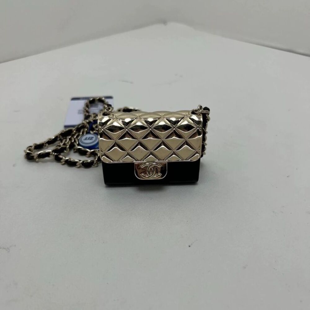 Chanel Women Pre-Loved Bag Very Good Condition - Picture 2 of 9